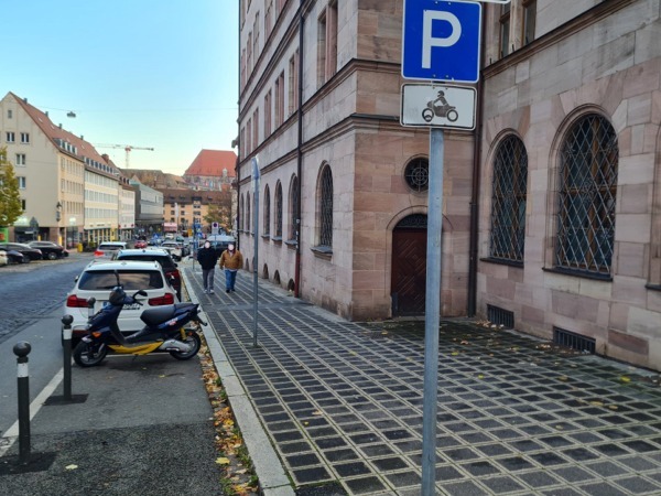 Motorradparkplatz F&uuml;nferplatz in N&uuml;rnberg &ndash; sicherer Parkplatz f&uuml;r Motorradfahrer