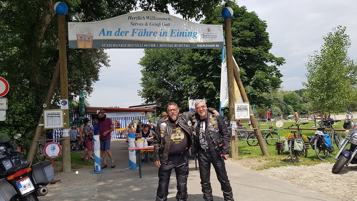 Mit Karle als Roadcaptain machten wir am 28.06.2020 eine sehr schöne Motorradtour Richtung Regensburg. Mit Karle als Roadcaptain machten wir am 28.06.2020 eine sehr schöne Motorradtour Richtung Regensburg.